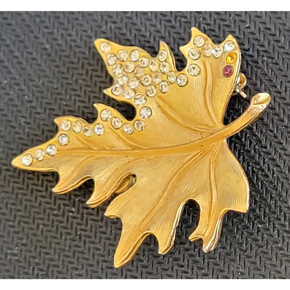 Vintage Leaf Brooch with Rhinestones - Stamped by Manufacturer - Picture 10 of 10